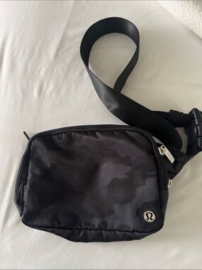 lululemon athletica Black Camo Belt Bag